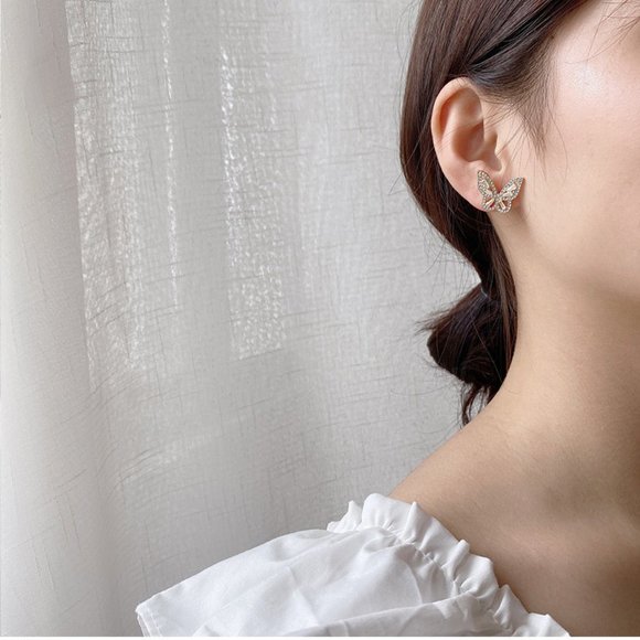 𝙡𝙖𝙨𝙩 𝙤𝙣𝙚⚡️💙 Butterfly Earrings Studs - Picture 8 of 9